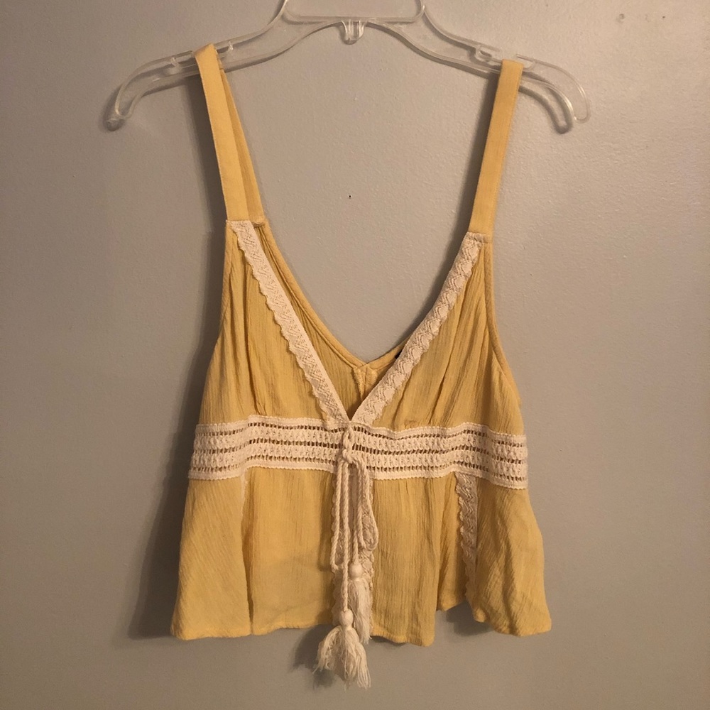 Forever 21 yellow sleeveless yellow crop top